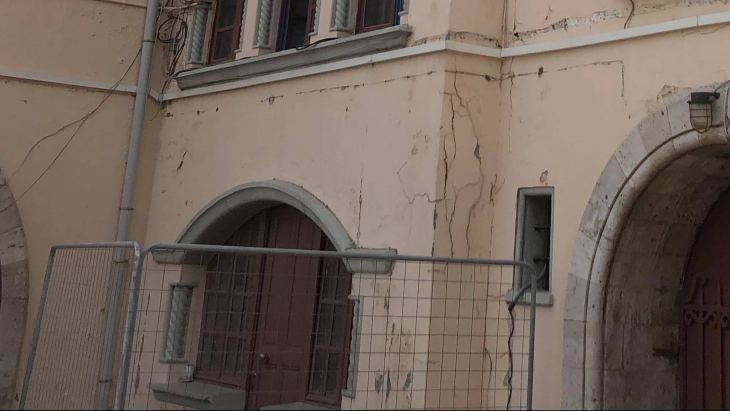 &Theta;&alpha; &beta;&gamma;&epsilon;&iota; &omicron; &chi;&epsilon;&iota;&mu;ώ&nu;&alpha;&sigmaf; &chi;&omega;&rho;ί&sigmaf; &alpha;&tau;ύ&chi;&eta;&mu;&alpha;;