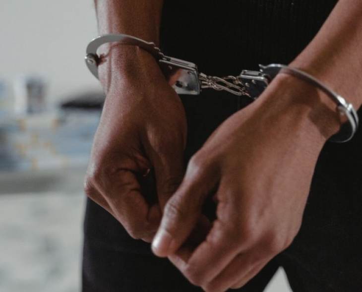 Σύλληψη 41χρονου στην Κάλυμνο διωκόμενου για διακίνηση ναρκωτικών ουσιών, απόπειρα ανθρωποκτονίας και βία κατά υπαλλήλων.