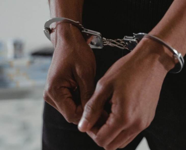 &Sigma;ύ&lambda;&lambda;&eta;&psi;&eta; 41&chi;&rho;&omicron;&nu;&omicron;&upsilon; &sigma;&tau;&eta;&nu; &Kappa;ά&lambda;&upsilon;&mu;&nu;&omicron; &delta;&iota;&omega;&kappa;ό&mu;&epsilon;&nu;&omicron;&upsilon; &gamma;&iota;&alpha; &delta;&iota;&alpha;&kappa;ί&nu;&eta;&sigma;&eta; &nu;&alpha;&rho;&kappa;&omega;&tau;&iota;&kappa;ώ&nu; &omicron;&upsilon;&sigma;&iota;ώ&nu;, &alpha;&pi;ό&pi;&epsilon;&iota;&rho;&alpha; &alpha;&nu;&theta;&rho;&omega;&pi;&omicron;&kappa;&tau;&omicron;&nu;ί&alpha;&sigmaf; &kappa;&alpha;&iota; &beta;ί&alpha; &kappa;&alpha;&tau;ά &upsilon;&pi;&alpha;&lambda;&lambda;ή&lambda;&omega;&nu;.