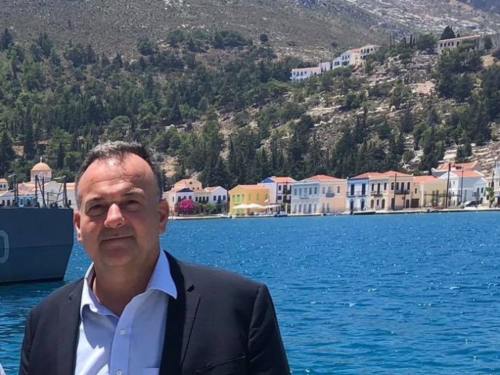 &Gamma;&iota;ά&nu;&nu;&eta;&sigmaf; &Pi;&alpha;&pi;&pi;ά&sigmaf; : &Pi;&rho;ά&xi;&epsilon;&iota;&sigmaf; &kappa;&alpha;&iota; &omicron;&upsilon;&sigma;ί&alpha; &gamma;&iota;&alpha; &tau;&omicron; &Kappa;&alpha;&sigma;&tau;&epsilon;&lambda;ό&rho;&iota;&zeta;&omicron;