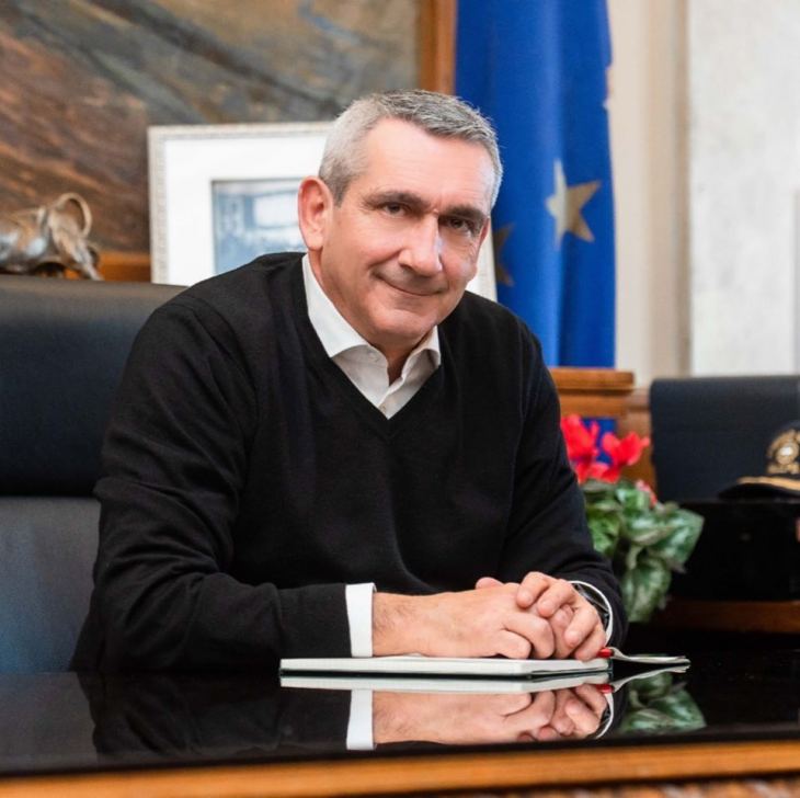 &Delta;&omega;&rho;&epsilon;ά&nu; &Upsilon;&pi;&eta;&rho;&epsilon;&sigma;ί&epsilon;&sigmaf; &Tau;&eta;&lambda;&epsilon;ϊ&alpha;&tau;&rho;&iota;&kappa;ή&sigmaf; &alpha;&pi;ό &tau;&eta;&nu; &Pi;&epsilon;&rho;&iota;&phi;έ&rho;&epsilon;&iota;&alpha; &Nu;&omicron;&tau;ί&omicron;&upsilon; &Alpha;&iota;&gamma;&alpha;ί&omicron;&upsilon;