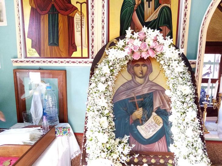 O &Epsilon;&sigma;&pi;&epsilon;&rho;&iota;&nu;ό&sigmaf; &tau;&eta;&sigmaf; &Alpha;&gamma;ί&alpha;&sigmaf; &Kappa;&alpha;&lambda;&lambda;&iota;ό&pi;&eta;&sigmaf; &sigma;&tau;&omicron; &epsilon;&kappa;&kappa;&lambda;&eta;&sigma;ά&kappa;&iota; &sigma;&tau;&omicron;&nu; &Delta;ά&mu;&omicron; (&beta;ί&nu;&tau;&epsilon;&omicron; &kappa;&alpha;&iota; &phi;&omega;&tau;&omicron;&gamma;&rho;&alpha;&phi;ί&epsilon;&sigmaf;)