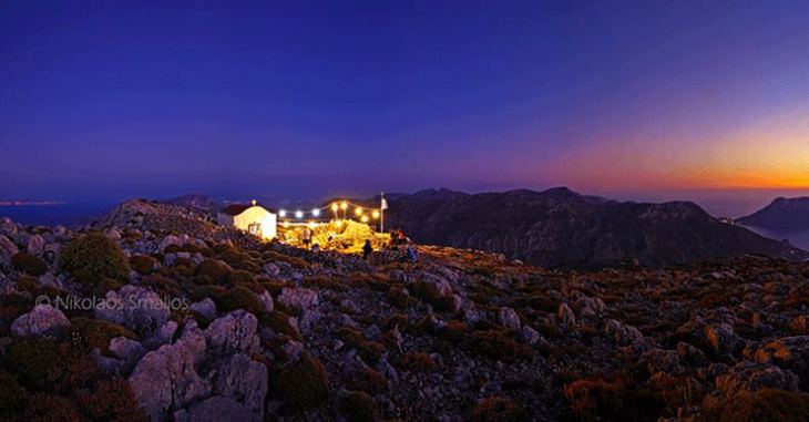 &Epsilon;&sigma;&pi;&epsilon;&rho;&iota;&nu;&omicron;ί &alpha;&pi;ό &epsilon;&kappa;&kappa;&lambda;&eta;&sigma;&iota;έ&sigmaf; &tau;&iota;&sigmaf; &Pi;&alpha;&nu;&alpha;&gamma;ί&alpha;&sigmaf; &sigma;&tau;&eta;&nu; &Kappa;ά&lambda;&upsilon;&mu;&nu;&omicron; &mu;&epsilon; &tau;&eta;&nu; &kappa;ά&mu;&epsilon;&rho;&alpha; &tau;&omicron;&upsilon; ALITHIA FM