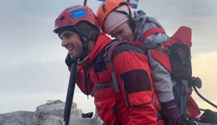 Ανέβασε με σακίδιο στην κορυφή του Ολύμπου, μια 22χρονη με κινητικά προβλήματα