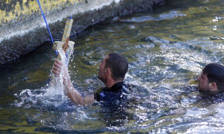 &Tau;&alpha; ή&theta;&eta; &kappa;&alpha;&iota; &tau;&alpha; έ&theta;&iota;&mu;&alpha; &tau;&omega;&nu; &Theta;&epsilon;&omicron;&phi;&alpha;&nu;&epsilon;ί&omega;&nu; &sigma;&epsilon; &omicron;&lambda;ό&kappa;&lambda;&eta;&rho;&eta; &tau;&eta;&nu; &Epsilon;&lambda;&lambda;ά&delta;&alpha;.