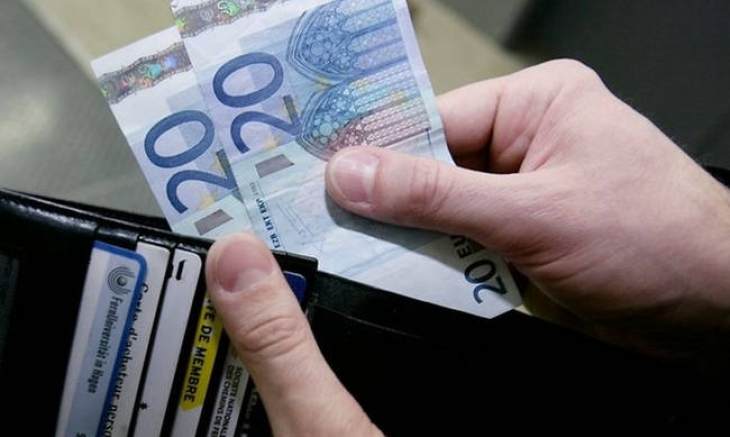 &Sigma;&tau;&alpha; 780 &omicron; &kappa;&alpha;&tau;ώ&tau;&alpha;&tau;&omicron;&sigmaf; &mu;&iota;&sigma;&theta;ό&sigmaf; &alpha;&pi;ό 1&eta; &Alpha;&pi;&rho;&iota;&lambda;ί&omicron;&upsilon;