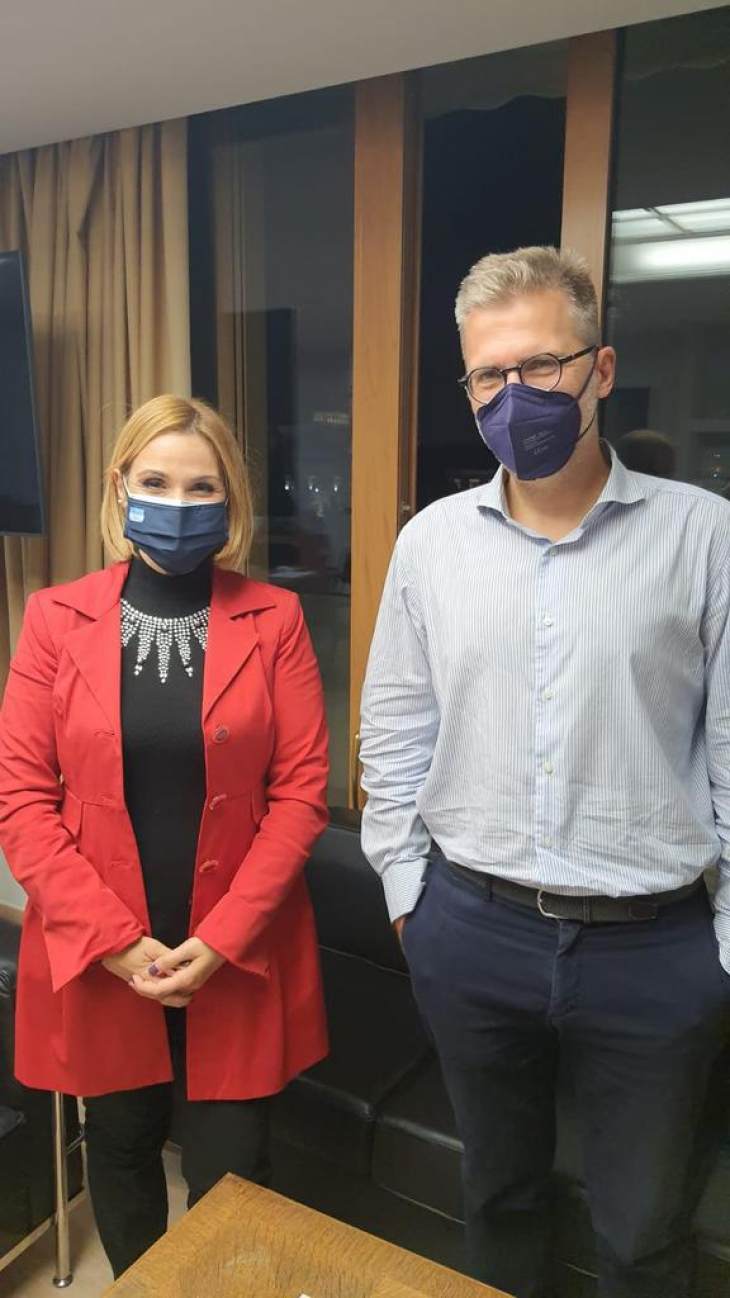 &Tau;&alpha; &kappa;ί&nu;&eta;&tau;&rho;&alpha; &gamma;&iota;&alpha; &pi;&rho;&omicron;&sigma;&lambda;ή&psi;&epsilon;&iota;&sigmaf; &gamma;&iota;&alpha;&tau;&rho;ώ&nu; &sigma;&tau;&alpha; &Delta;&omega;&delta;&epsilon;&kappa;ά&nu;&eta;&sigma;&alpha;, &tau;&omicron; &theta;έ&mu;&alpha; &tau;&eta;&sigmaf; &sigma;&upsilon;&nu;ά&nu;&tau;&eta;&sigma;&eta;&sigmaf; &Mu;ί&kappa;&alpha;&sigmaf; &Iota;&alpha;&tau;&rho;ί&delta;&eta; &kappa;&alpha;&iota; &Upsilon;&pi;&omicron;&upsilon;&rho;&gamma;&omicron;ύ &Epsilon;&pi;&iota;&kappa;&rho;&alpha;&tau;&epsilon;ί&alpha;&sigmaf;, Ά&kappa;&eta; &Sigma;&kappa;έ&rho;&tau;&sigma;&omicron;&upsilon;.