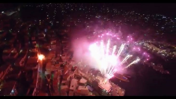 &Pi;ά&sigma;&chi;&alpha; &tau;&eta;&sigmaf; &Kappa;&alpha;&lambda;ύ&mu;&nu;&omicron;&upsilon;: &Mu;&alpha;&gamma;&epsilon;&upsilon;&tau;&iota;&kappa;ό &beta;ί&nu;&tau;&epsilon;&omicron; &alpha;&pi;ό &psi;&eta;&lambda;ά &alpha;&pi;ό &tau;&omicron;&nu; &Gamma;&iota;ά&nu;&nu;&eta; &Mu;&alpha;&kappa;&alpha;&rho;&omicron;ύ&nu;&alpha;