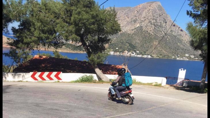 &Kappa;&omicron;&rho;&omicron;&nu;&alpha;ϊ&omicron;&sigmaf;: &Gamma;ύ&rho;&iota;&sigma;&alpha;&nu; &alpha;&pi;ό &tau;&omicron; &epsilon;&xi;&omega;&tau;&epsilon;&rho;&iota;&kappa;ό &kappa;&alpha;&iota;&hellip; έ&kappa;&alpha;&nu;&alpha;&nu; &beta;ό&lambda;&tau;&epsilon;&sigmaf; &ndash; &Pi;&rho;ό&sigma;&tau;&iota;&mu;&omicron; 5.000 &epsilon;&upsilon;&rho;ώ &sigma;&tau;&omicron;&nu; &kappa;&alpha;&theta;έ&nu;&alpha;v