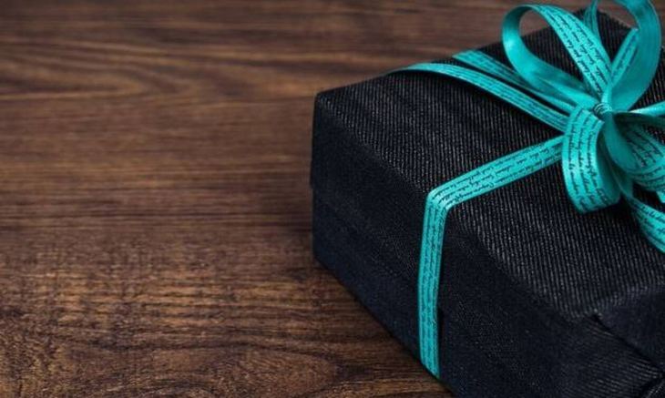 &Tau;&omega;&nu; &Alpha;&gamma;ί&omega;&nu; &Pi;ά&nu;&tau;&omega;&nu;: &Pi;&omicron;&iota;&omicron;&iota; &gamma;&iota;&omicron;&rho;&tau;ά&zeta;&omicron;&upsilon;&nu; &sigma;ή&mu;&epsilon;&rho;&alpha; (14/06)