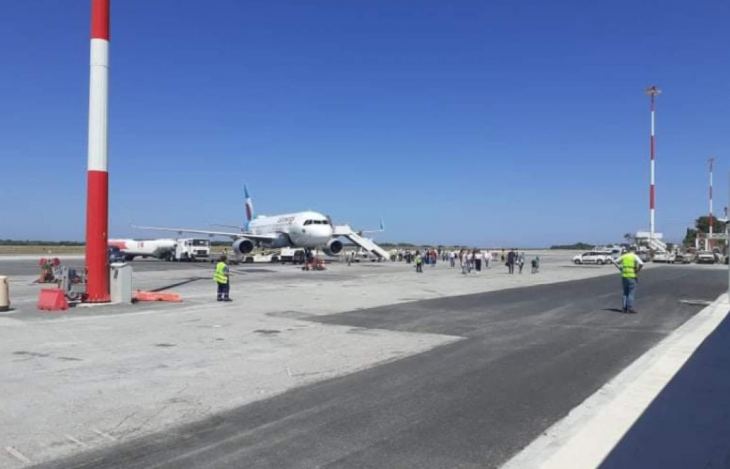 &Pi;&epsilon;&rho;ί&pi;&omicron;&upsilon; 4500 &tau;&omicron;&upsilon;&rho;ί&sigma;&tau;&epsilon;&sigmaf; &theta;&alpha; &phi;&tau;ά&sigma;&omicron;&upsilon;&nu; &sigma;&tau;&eta;&nu; &Kappa;&omega; &mu;έ&chi;&rho;&iota; &kappa;&alpha;&iota; &tau;&omicron; &Sigma;ά&beta;&beta;&alpha;&tau;&omicron; 4 &Iota;&omicron;&upsilon;&lambda;ί&omicron;&upsilon;