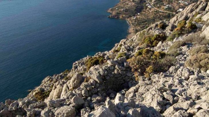 &Eta; &Kappa;ά&lambda;&upsilon;&mu;&nu;&omicron;&sigmaf; &tau;&omicron;&upsilon; &chi;&theta;&epsilon;&sigmaf; ... &phi;&omega;&nu;ά&zeta;&epsilon;&iota; ..