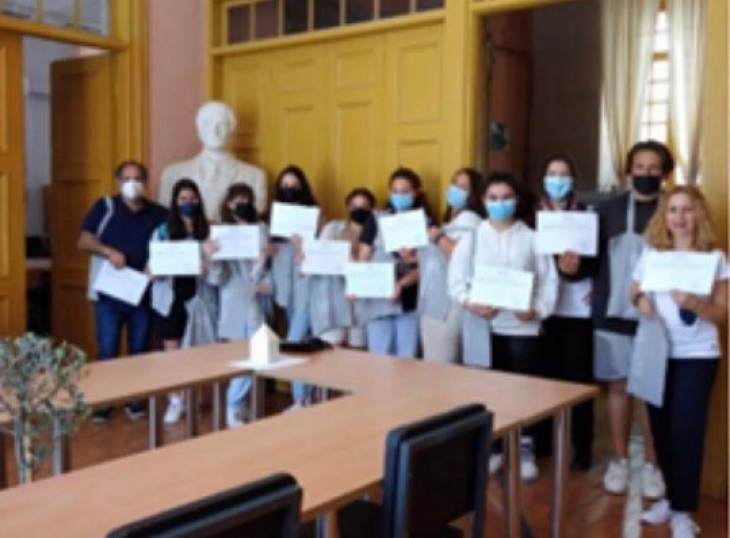 1&omicron; &Beta;&rho;&alpha;&beta;&epsilon;ί&omicron; &gamma;&iota;&alpha; &tau;&alpha; &pi;&alpha;&iota;&delta;&iota;ά &tau;&omicron;&upsilon; &Nu;&iota;&kappa;&eta;&phi;ό&rho;&epsilon;&iota;&omicron;&upsilon; &Gamma;&upsilon;&mu;&nu;&alpha;&sigma;ί&omicron;&upsilon; &Kappa;&alpha;&lambda;ύ&mu;&nu;&omicron;&upsilon;, &sigma;&tau;&omicron; &pi;&lambda;&alpha;ί&sigma;&iota;&omicron; &tau;&omicron;&upsilon; &mu;&alpha;&theta;&eta;&tau;&iota;&kappa;&omicron;ύ &delta;&iota;&alpha;&gamma;&omega;&nu;&iota;&sigma;&mu;&omicron;ύ  &laquo;&Tau;&alpha; &nu;&eta;&sigma;&iota;ά &mu;&alpha;&sigmaf;, &phi;ά&rho;&omicron;&iota; &beta;&iota;ώ&sigma;&iota;&mu;&eta;&sigmaf; &alpha;&nu;ά&pi;&tau;&upsilon;&xi;&eta;&sigmaf;&raquo;