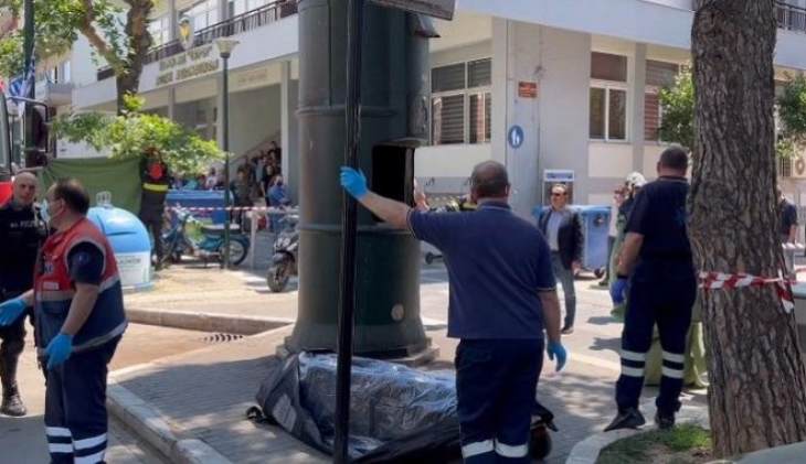 &Tau;&rho;&alpha;&gamma;&omega;&delta;ί&alpha; &sigma;&tau;&eta;&nu; &Alpha;&lambda;&epsilon;&xi;&alpha;&nu;&delta;&rho;&omicron;ύ&pi;&omicron;&lambda;&eta;: Ά&sigma;&tau;&epsilon;&gamma;&omicron;&sigmaf; &delta;&iota;&alpha;&mu;&epsilon;&lambda;ί&sigma;&tau;&eta;&kappa;&epsilon; &sigma;&epsilon; &rho;&omicron;&mu;&pi;&omicron;&tau;&iota;&kappa;ό &kappa;ά&delta;&omicron; &sigma;&kappa;&omicron;&upsilon;&pi;&iota;&delta;&iota;ώ&nu;