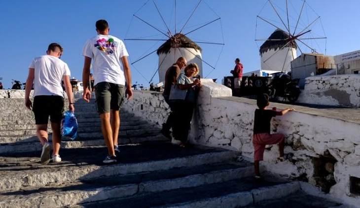 &Kappa;&omicron;&rho;&omicron;&nu;&omicron;ϊό&sigmaf;: &Pi;ώ&sigmaf; &delta;&epsilon;&nu; &theta;&alpha; &chi;&alpha;&lambda;&omicron;ύ&nu; &sigma;&epsilon; &kappa;&alpha;&mu;ί&alpha; &pi;&epsilon;&rho;ί&pi;&tau;&omega;&sigma;&eta; &omicron;&iota; &delta;&iota;&alpha;&kappa;&omicron;&pi;έ&sigmaf; &tau;&omega;&nu; &tau;&omicron;&upsilon;&rho;&iota;&sigma;&tau;ώ&nu; &sigma;&tau;&eta;&nu; &Epsilon;&lambda;&lambda;ά&delta;&alpha;